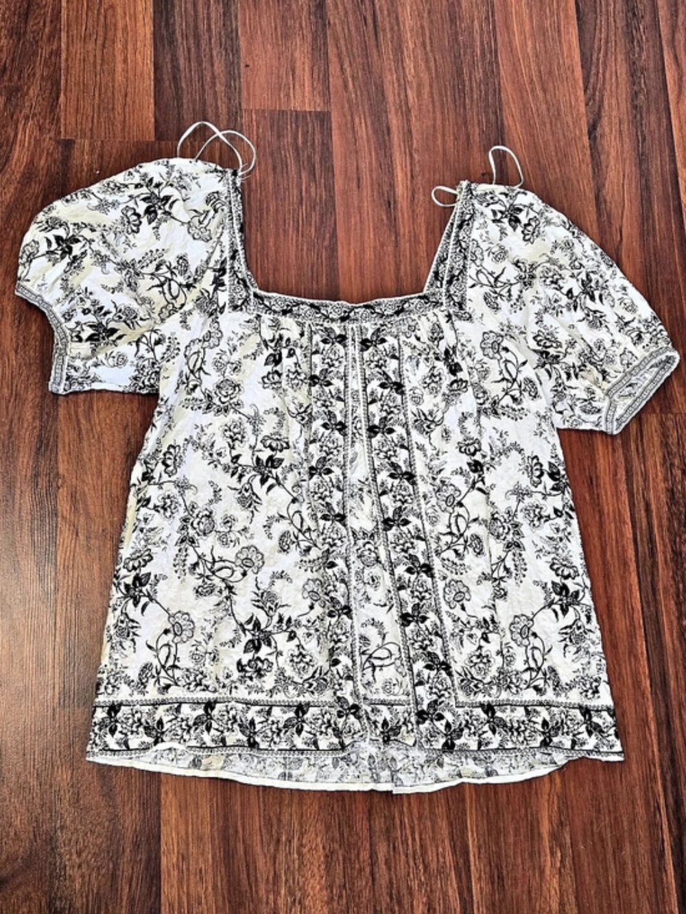 Max Studio Floral Puff Sleeve Square Neck Blouse White & Black Medium